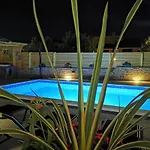 Apartmán Olive Tree Garden&poll View 4 2, 130 M2 With Tiki Bar