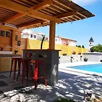 Olive Tree Garden&poll View 4 2, 130 M2 With Tiki Bar Apartmán Peroj