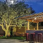 Apartmán Olive Tree Garden&poll View 4 2, 130 M2 With Tiki Bar *