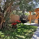 Olive Tree Garden&poll View 4 2, 130 M2 With Tiki Bar *