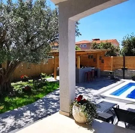 Olive Tree Garden&poll View 4 2, 130 M2 With Tiki Bar *