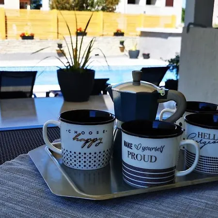 Apartment Olive Tree Garden&poll View 4 2, 130 M2 With Tiki Bar *