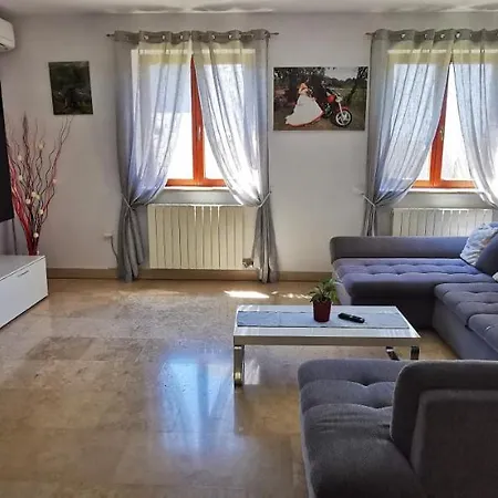 Olive Tree Garden&poll View 4 2, 130 M2 With Tiki Bar Peroj