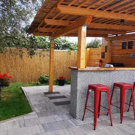 Olive Tree Garden&poll View 4 2, 130 M2 With Tiki Bar