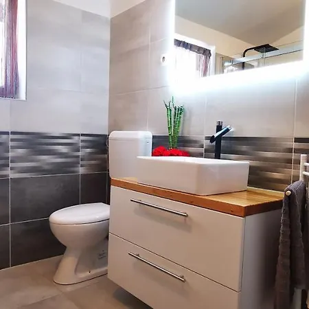 Olive Tree Garden&poll View 4 2, 130 M2 With Tiki Bar Apartment *