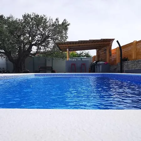Appartamento Olive Tree Garden&poll View 4 2, 130 M2 With Tiki Bar Peroj