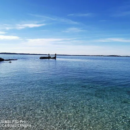 Olive Tree Garden&poll View 4 2, 130 M2 With Tiki Bar Apartment Peroj