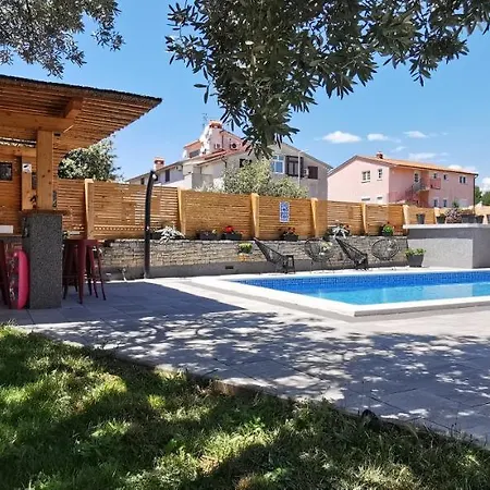 Olive Tree Garden&poll View 4 2, 130 M2 With Tiki Bar Apartmán *
