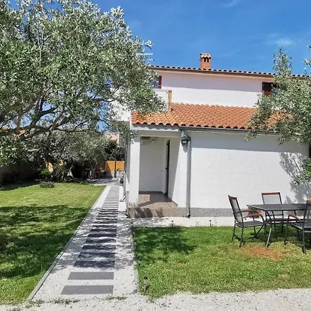 Appartamento Olive Tree Garden&poll View 4 2, 130 M2 With Tiki Bar Peroj