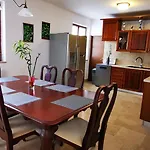 Olive Tree Garden&poll View 4 2, 130 M2 With Tiki Bar بيروغ