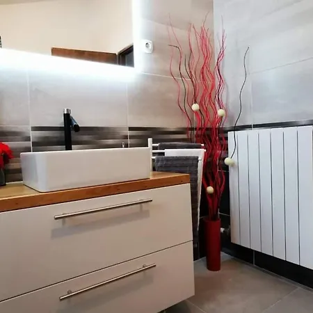 Olive Tree Garden&poll View 4 2, 130 M2 With Tiki Bar Διαμέρισμα