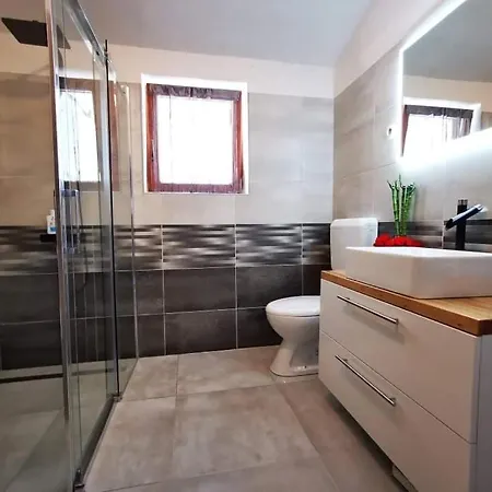 Olive Tree Garden&poll View 4 2, 130 M2 With Tiki Bar Διαμέρισμα *