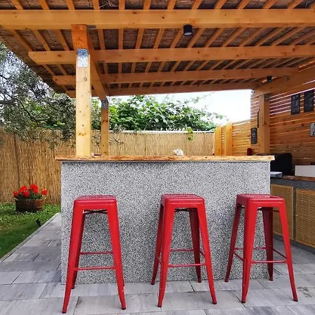 Olive Tree Garden&poll View 4 2, 130 M2 With Tiki Bar Διαμέρισμα