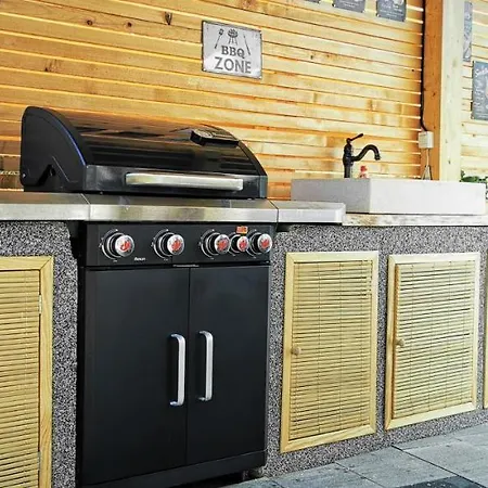 Apartament Olive Tree Garden&poll View 4 2, 130 M2 With Tiki Bar Peroj