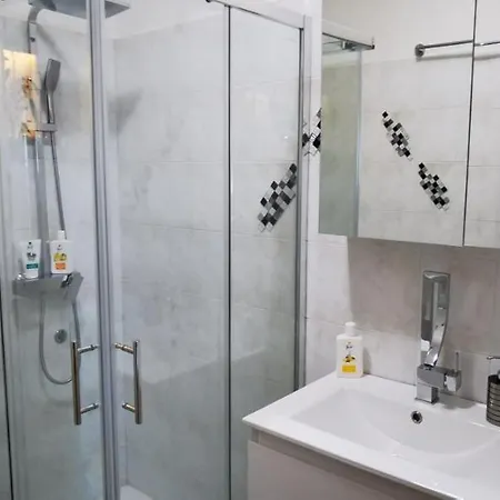 Apartment Olive Tree Garden&poll View 4 2, 130 M2 With Tiki Bar