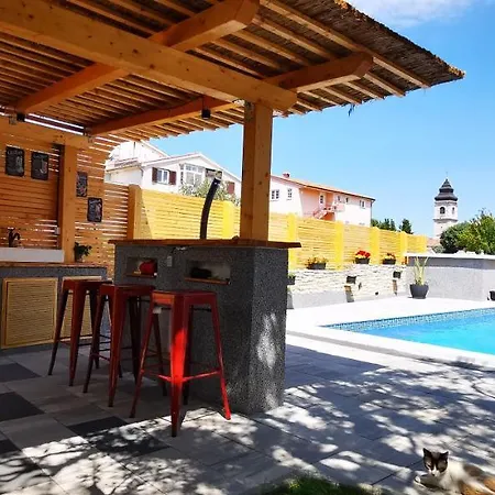 Olive Tree Garden&poll View 4 2, 130 M2 With Tiki Bar Apartment Peroj