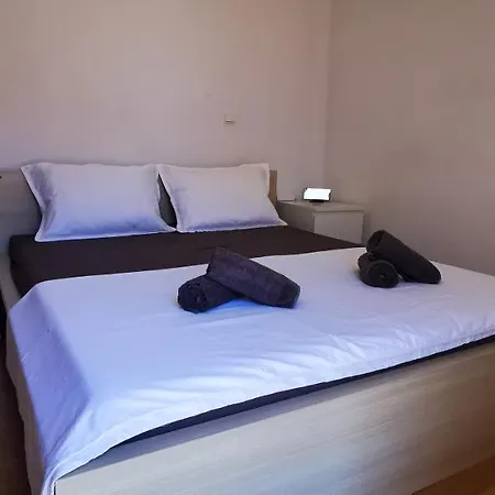 Διαμέρισμα Olive Tree Garden&poll View 4 2, 130 M2 With Tiki Bar *