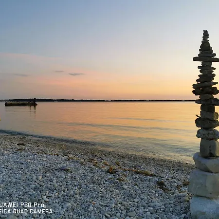 Διαμέρισμα Olive Tree Garden&poll View 4 2, 130 M2 With Tiki Bar