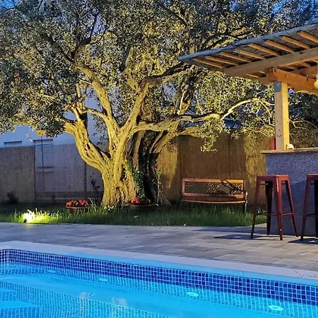 Olive Tree Garden&poll View 4 2, 130 M2 With Tiki Bar Διαμέρισμα *