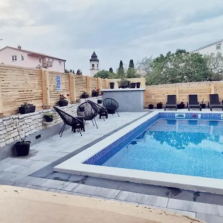 Apartment Olive Tree Garden&poll View 4 2, 130 M2 With Tiki Bar *