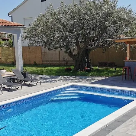 Olive Tree Garden&poll View 4 2, 130 M2 With Tiki Bar Διαμέρισμα *