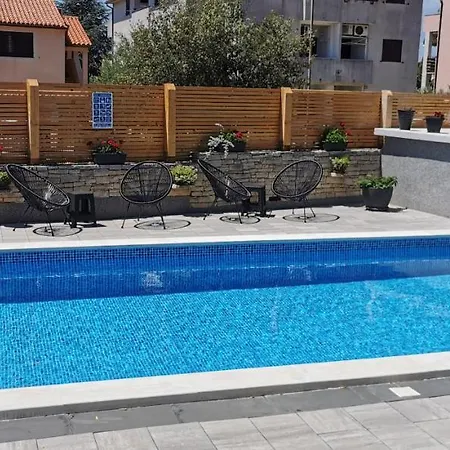 Olive Tree Garden&poll View 4 2, 130 M2 With Tiki Bar Apartment