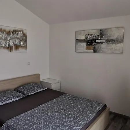 Olive Tree Garden&poll View 4 2, 130 M2 With Tiki Bar Apartament