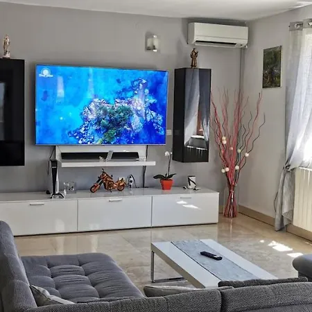 Olive Tree Garden&poll View 4 2, 130 M2 With Tiki Bar Apartament Peroj