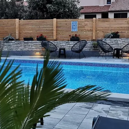 Olive Tree Garden&poll View 4 2, 130 M2 With Tiki Bar