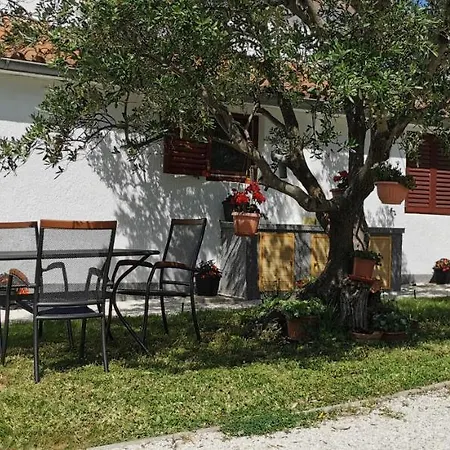 Olive Tree Garden&poll View 4 2, 130 M2 With Tiki Bar Peroj