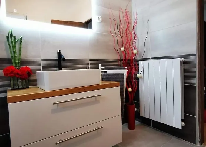 Olive Tree Garden&poll View 4 2, 130 M2 With Tiki Bar Apartmán