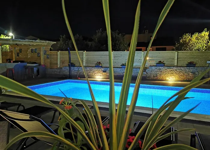 Apartmán Olive Tree Garden&poll View 4 2, 130 M2 With Tiki Bar