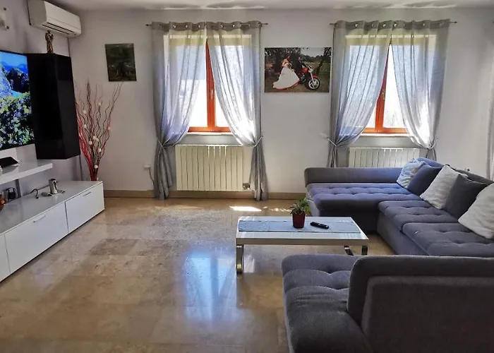 Olive Tree Garden&poll View 4 2, 130 M2 With Tiki Bar Peroj