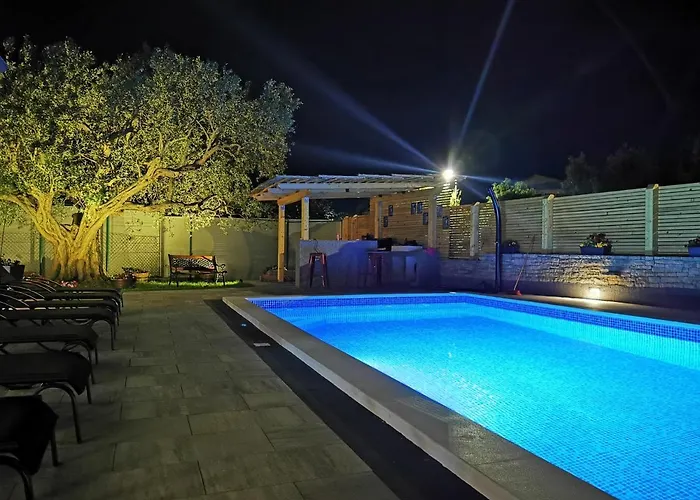 Lägenhet Olive Tree Garden&poll View 4 2, 130 M2 With Tiki Bar *