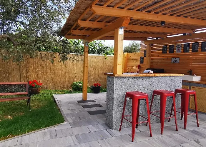 Olive Tree Garden&poll View 4 2, 130 M2 With Tiki Bar