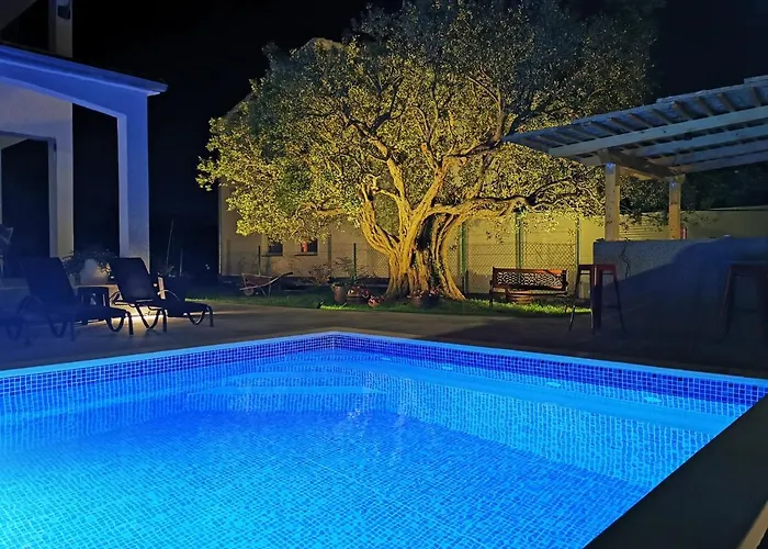 Lägenhet Olive Tree Garden&poll View 4 2, 130 M2 With Tiki Bar *