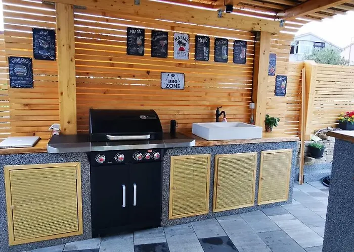 Olive Tree Garden&poll View 4 2, 130 M2 With Tiki Bar