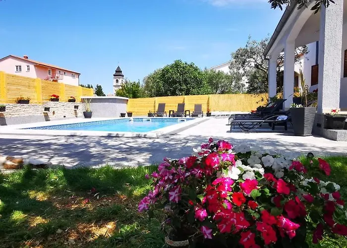 Apartmán Olive Tree Garden&poll View 4 2, 130 M2 With Tiki Bar