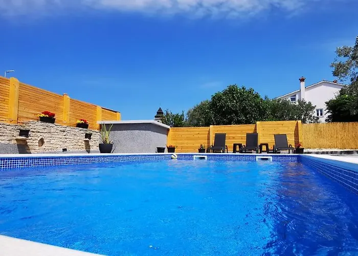 Olive Tree Garden&poll View 4 2, 130 M2 With Tiki Bar Apartmán Peroj