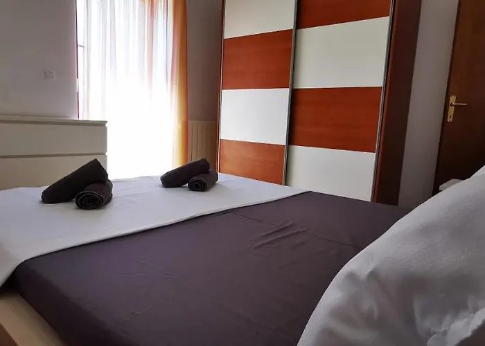 Olive Tree Garden&poll View 4 2, 130 M2 With Tiki Bar * Peroj