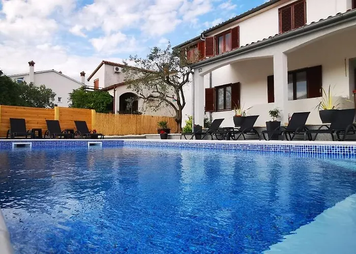 Olive Tree Garden&poll View 4 2, 130 M2 With Tiki Bar Apartmán *