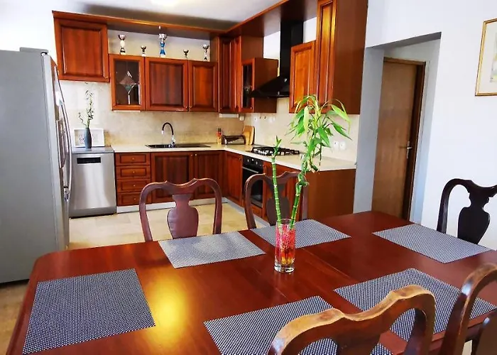 Olive Tree Garden&poll View 4 2, 130 M2 With Tiki Bar * Peroj