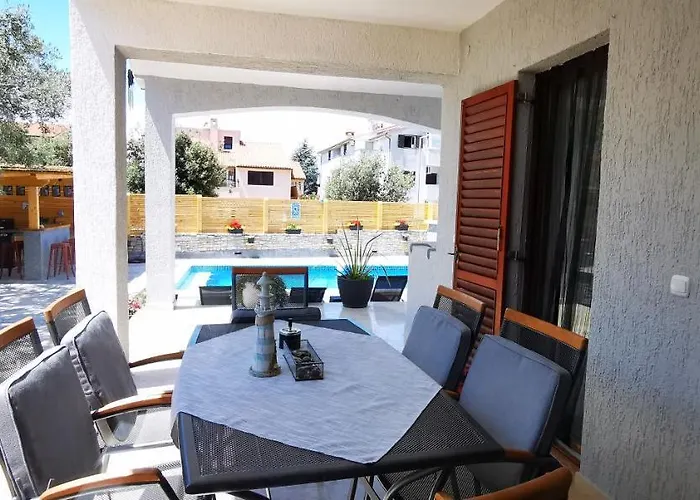 Olive Tree Garden&poll View 4 2, 130 M2 With Tiki Bar *