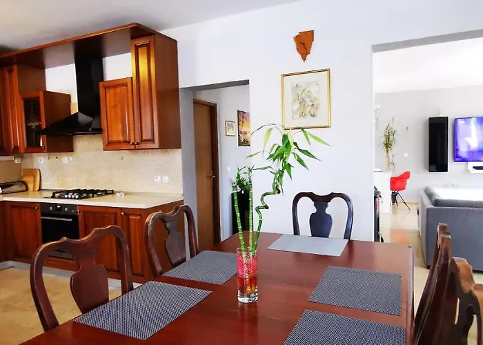 Olive Tree Garden&poll View 4 2, 130 M2 With Tiki Bar * Peroj