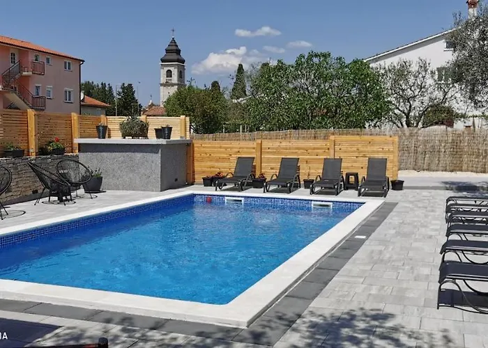 Olive Tree Garden&poll View 4 2, 130 M2 With Tiki Bar Lägenhet Peroj