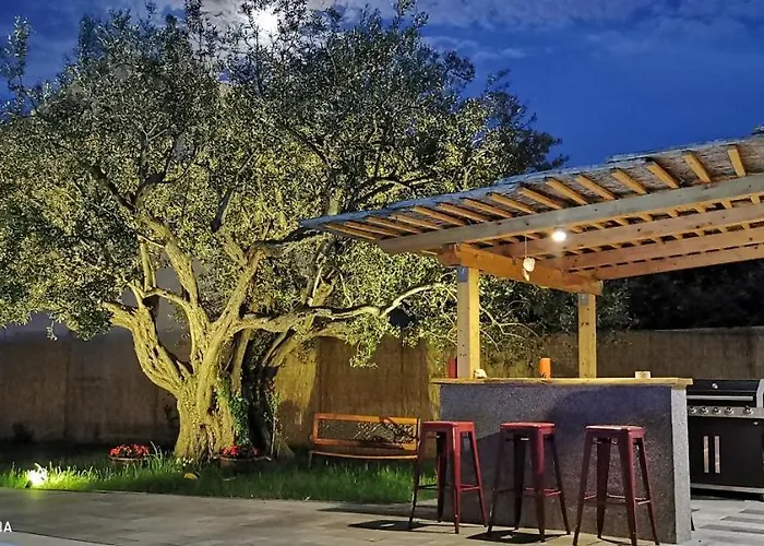 Lägenhet Olive Tree Garden&poll View 4 2, 130 M2 With Tiki Bar *
