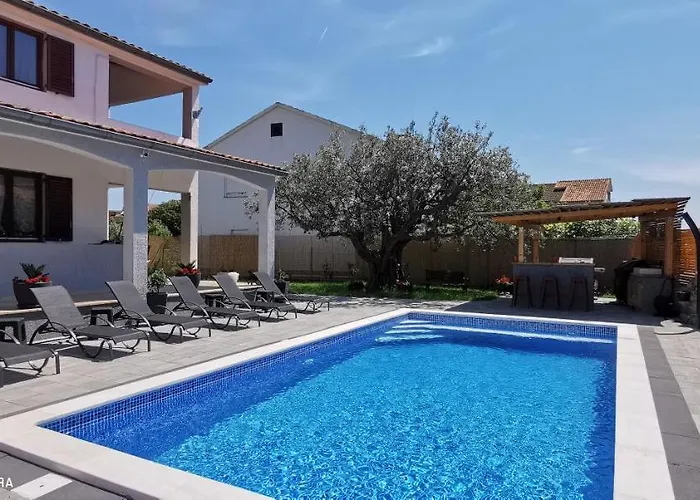 Olive Tree Garden&poll View 4 2, 130 M2 With Tiki Bar * Peroj