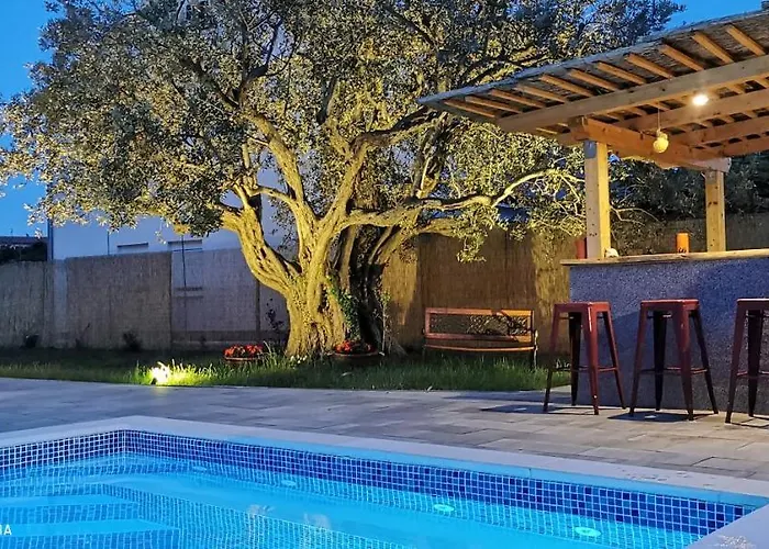 Olive Tree Garden&poll View 4 2, 130 M2 With Tiki Bar Lägenhet *