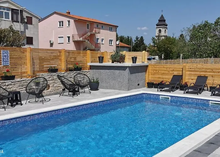 Olive Tree Garden&poll View 4 2, 130 M2 With Tiki Bar Lägenhet Peroj