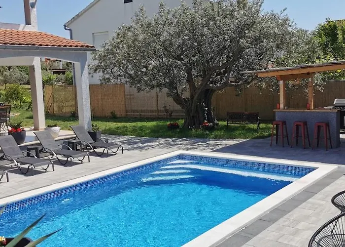 Olive Tree Garden&poll View 4 2, 130 M2 With Tiki Bar Apartmán *